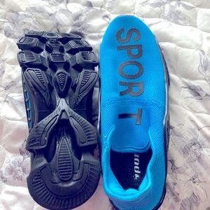 Men’s or woman’s running shoes